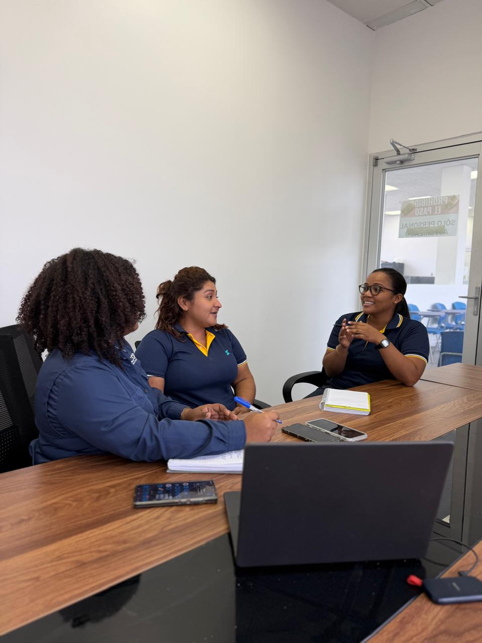 Equipo de Scopo en reunión de trabajo